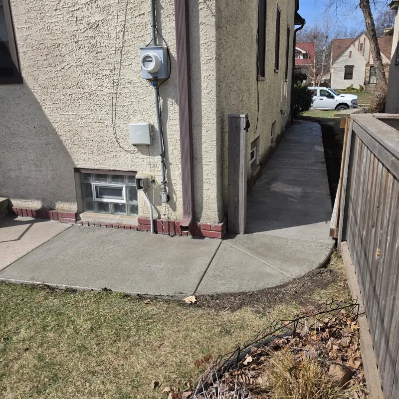 Minneapolis wraparound concrete walkway
